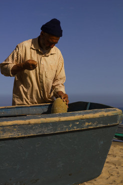 <p>Mending a net, Dikky, Morocco</p>