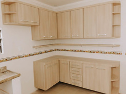 <p><em>First part of the kitchen installed.</em></p>