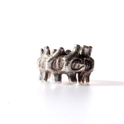 <p>Alien Spine Ring</p>